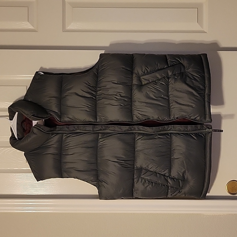 Old Navy Men's Puffer Vest Size Large